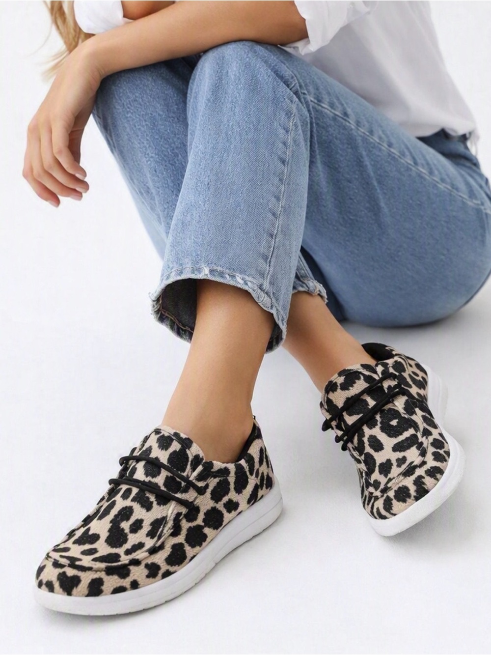 YOKI Womens Slip on Shoes in Animal Print Sz 8